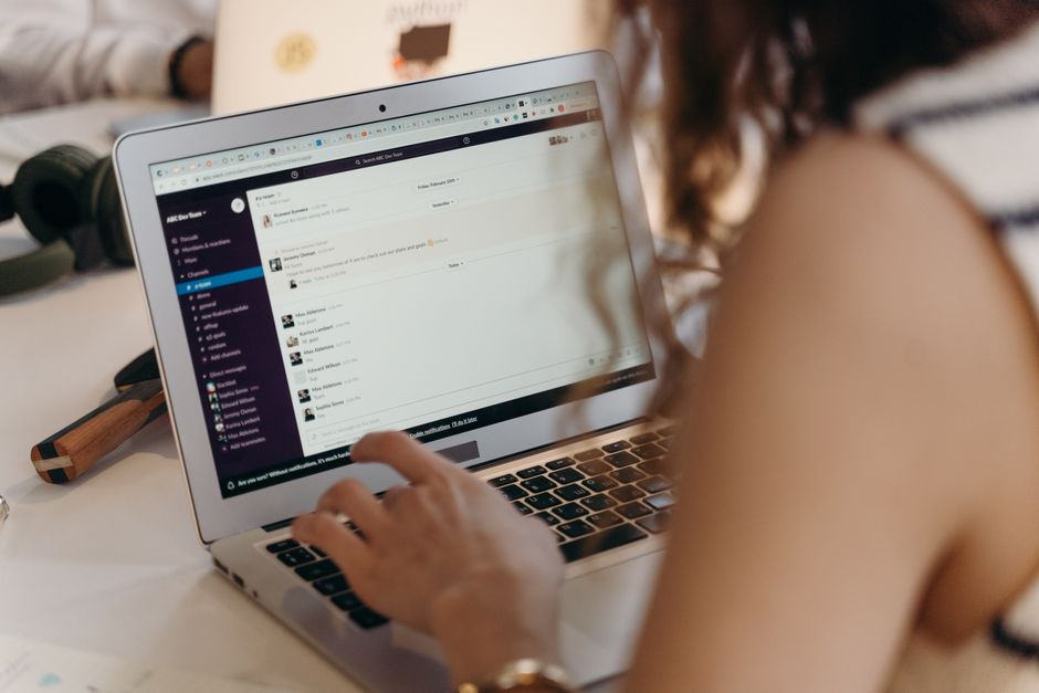 Stop Talking in Real Time: Why Asynchronous Conversation is Winning